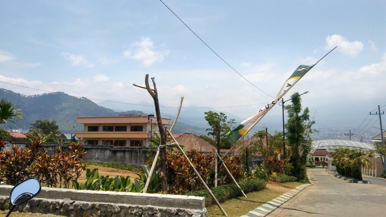 Villa Kusuma Pesanggrahan Batu  Exterior photo